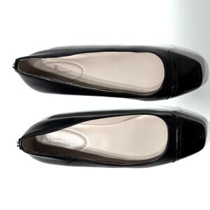 Black Bandolino slip on flats EUC. Size 9. Shiny toe. Emblem on heel.